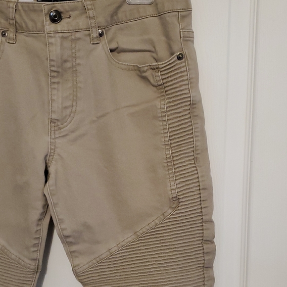 Forever 21 Men's Tan Skinny Jeans with ribbed texture and distressed details. - Picture 4 of 5